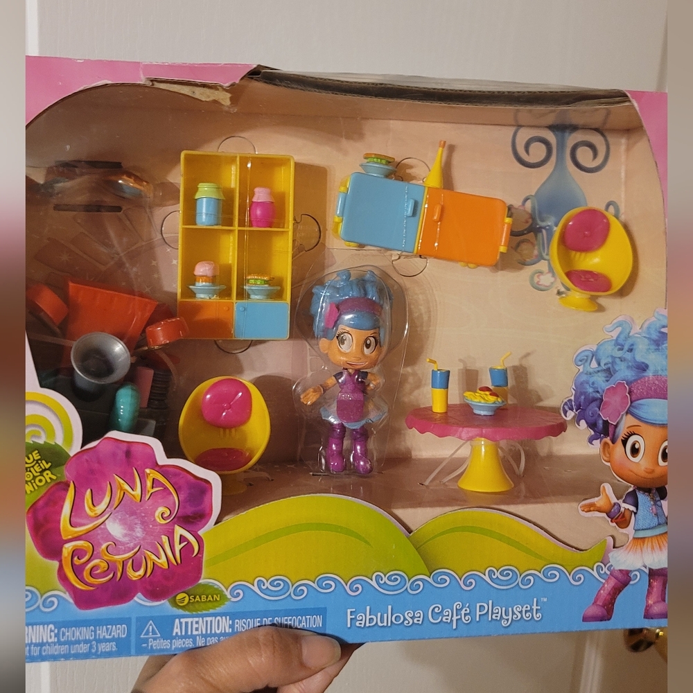 Luna Petunia Fabulosa Cafe Playset